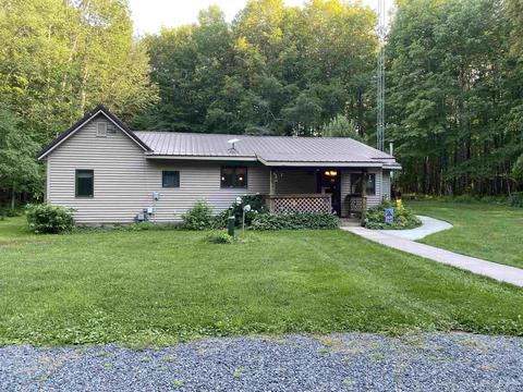 2805 E Lake Rd, Ironwood, MI 49938