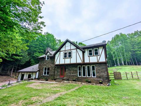975 Valley Rd, Marquette, MI 49855