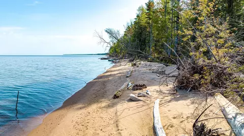 17640 Bear Crk, Ontonagon, MI 49953