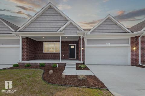 1410 Lincoln St, Lapeer, MI 48446