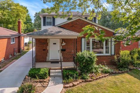 20514 Hunt Club Dr, Harper Woods, MI 48225