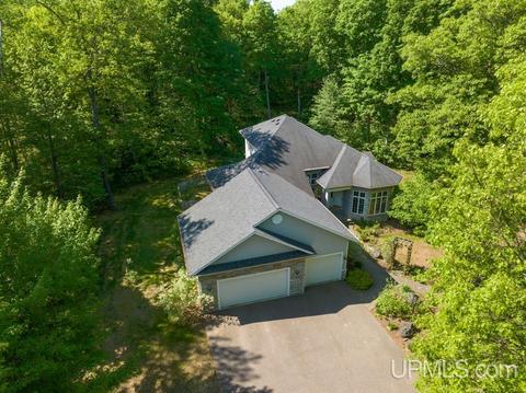 205 Huron Woods, Marquette, MI 49855