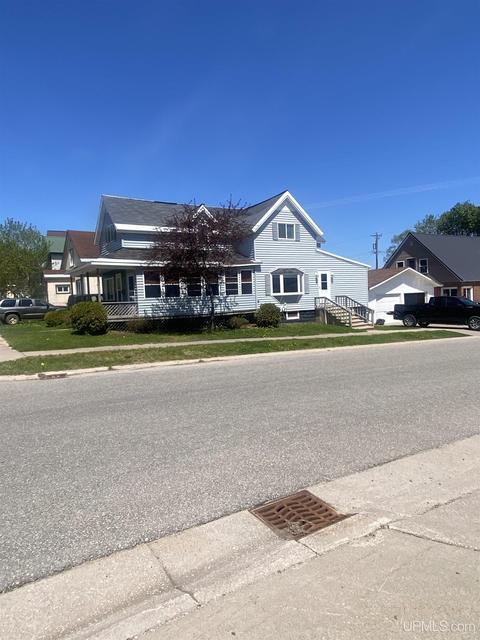 302 W Onota, Munising, MI 49862