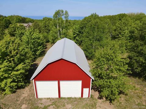 53227 N Superior, Houghton, MI 49931