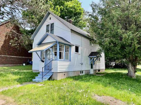 131 E Vaughn St, Ironwood, MI 49938