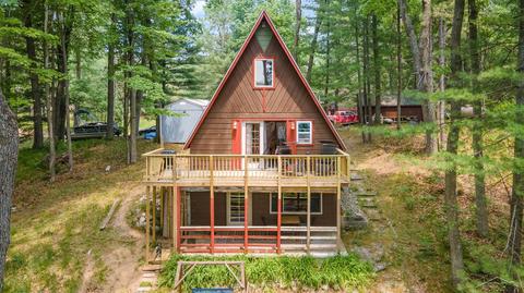 1239 Sunrise Ln, Harrison, MI 48625