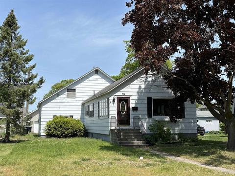 714 Montana Ave, Gladstone, MI 49837