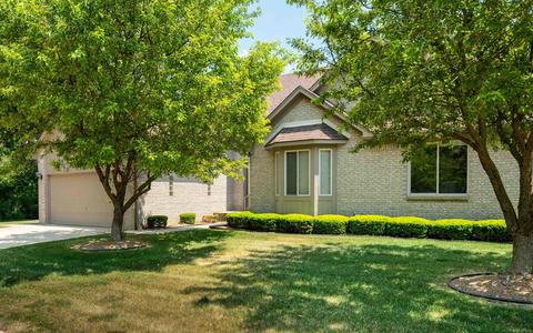 15685 Corso Dr, Clinton Township, MI 48035