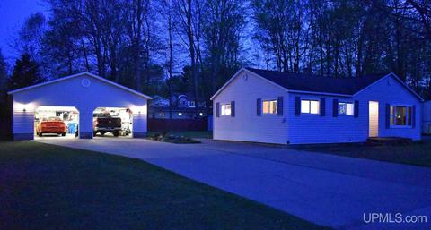 1933 Orchard, Marquette, MI 49855