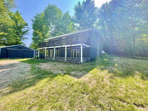 5707 Rivers 22nd Rd, Gladstone, MI 49837