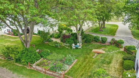 8282 Minx, Temperance, MI 48182 photo 4