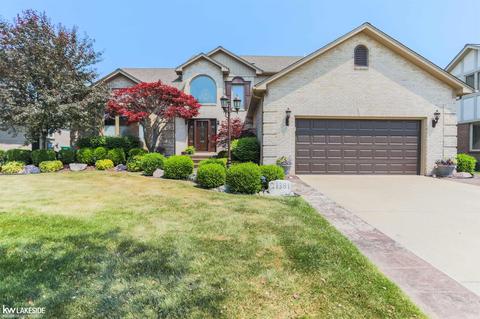 21381 Carlton Dr, Macomb, MI 48044