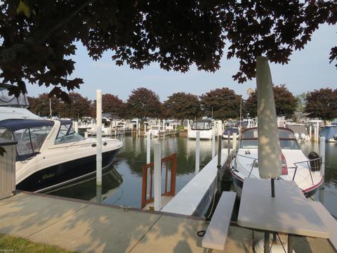 41700 Conger Bay G-304, Harrison Township, MI 48045