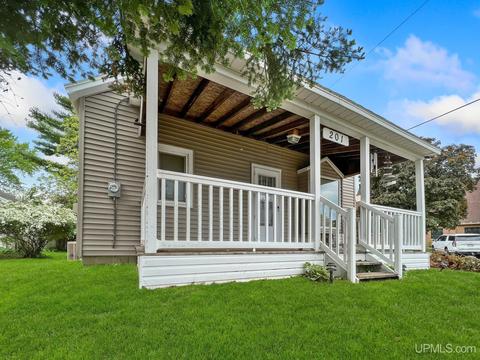 201 S Wood Ave, Peshtigo, WI 54157