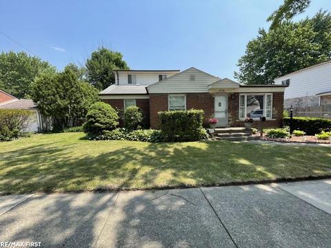 27720 Ursuline, Saint Clair Shores, MI 48081