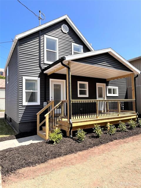 300 E Pearl, Ishpeming, MI 49849