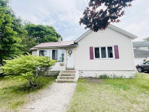 213 S 11th, Escanaba, MI 49829