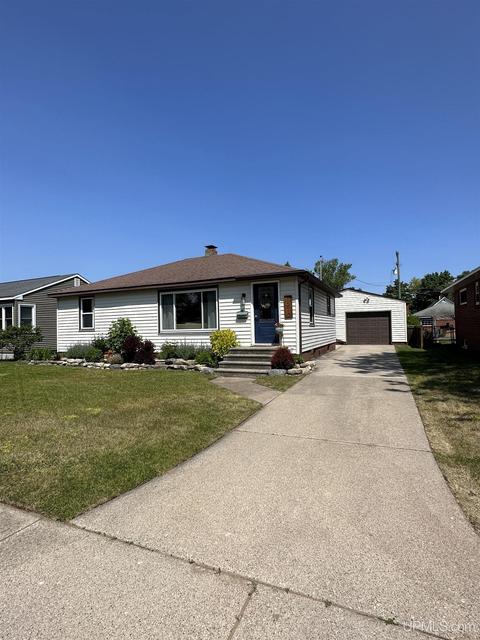 1610 Dakota, Gladstone, MI 49837