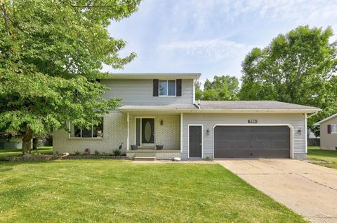 3381 Anna Dr, Bay City, MI 48706