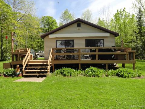 34566 Deerwood Dr, Bergland, MI 49910