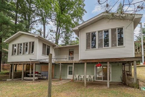 632 Ridge, Harrison, MI 48625 photo 2