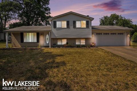 2695 Campbellgate Dr, Waterford, MI 48329