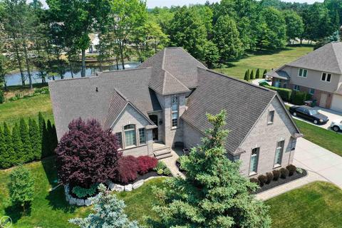 13467 Towering Oaks Dr, Shelby Township, MI 48315