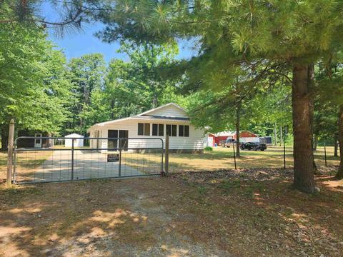 330 Pine, Harrison, MI 48625 photo 3