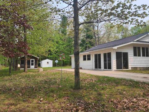 330 Pine, Harrison, MI 48625 photo 5