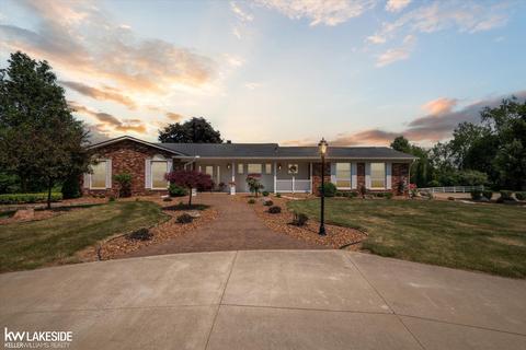 5771 Sandhill Rd, Almont, MI 48003