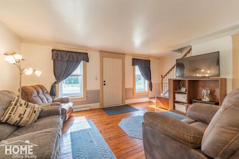 310 Green St, Perry, MI 48872 photo 3