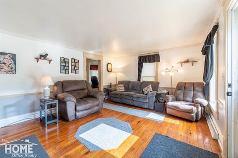 310 Green St, Perry, MI 48872 photo 5