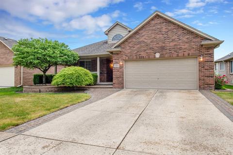 40202 Long Horn Dr, Sterling Heights, MI 48313