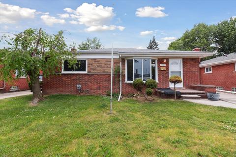 29207 Jane St, Saint Clair Shores, MI 48081