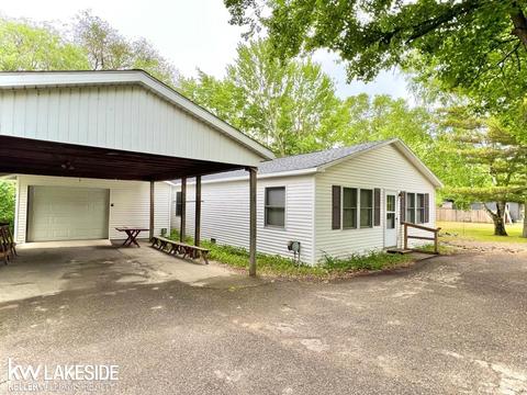 5785 Shady Ln, Caseville, MI 48725