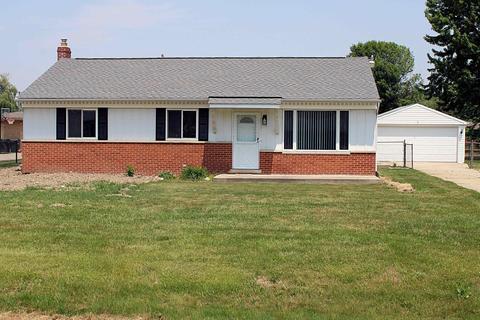 27313 Schiller St, Chesterfield, MI 48047