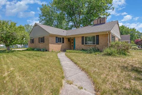 1512 Woodmere Pl, Bay City, MI 48708