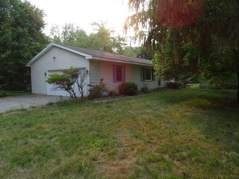 1392 Cadmus, Adrian, MI 49221