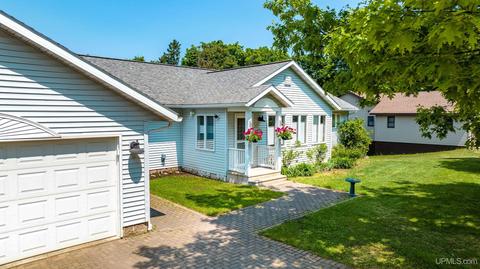 1102 Seventh Ave, Houghton, MI 49931
