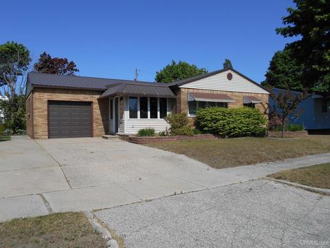 123 Delta Ave, Manistique, MI 49854