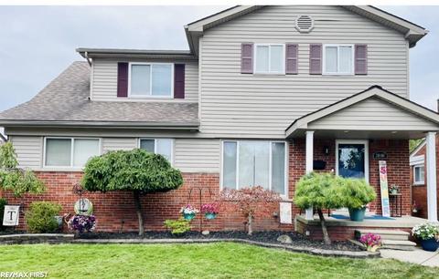 26406 Ursuline, Saint Clair Shores, MI 48081