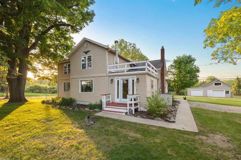 270 Rowland Rd, Leonard, MI 48367