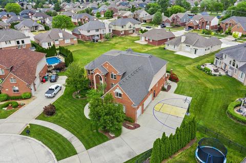 49492 Evanston, Macomb, MI 48044 photo 49
