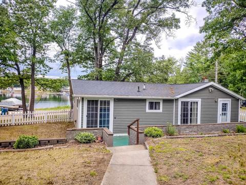 6904 Rumsey St, Harrison, MI 48625