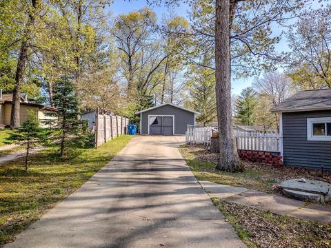 6904 Rumsey St, Harrison, MI 48625 photo 2