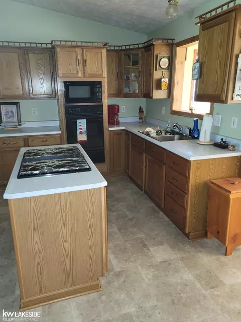 9326 Maple, Clay, MI 48001 photo 8
