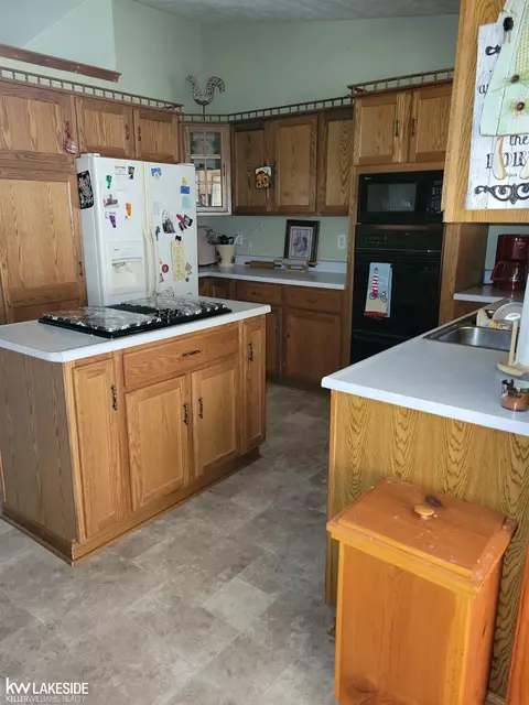 9326 Maple, Clay, MI 48001 photo 6