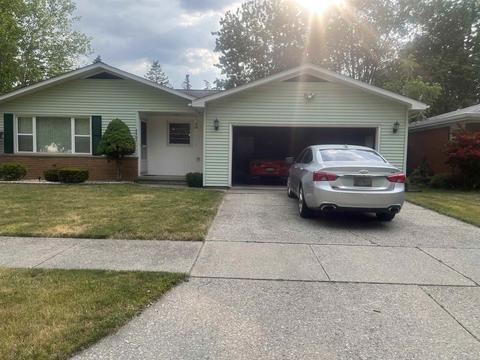 2401 Whitemore Pl, Saginaw, MI 48602