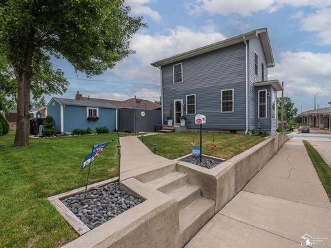445 West, Trenton, MI 48183
