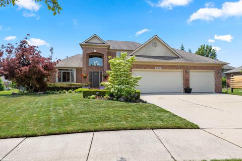 45921 Knollwood Ct, Macomb, MI 48044